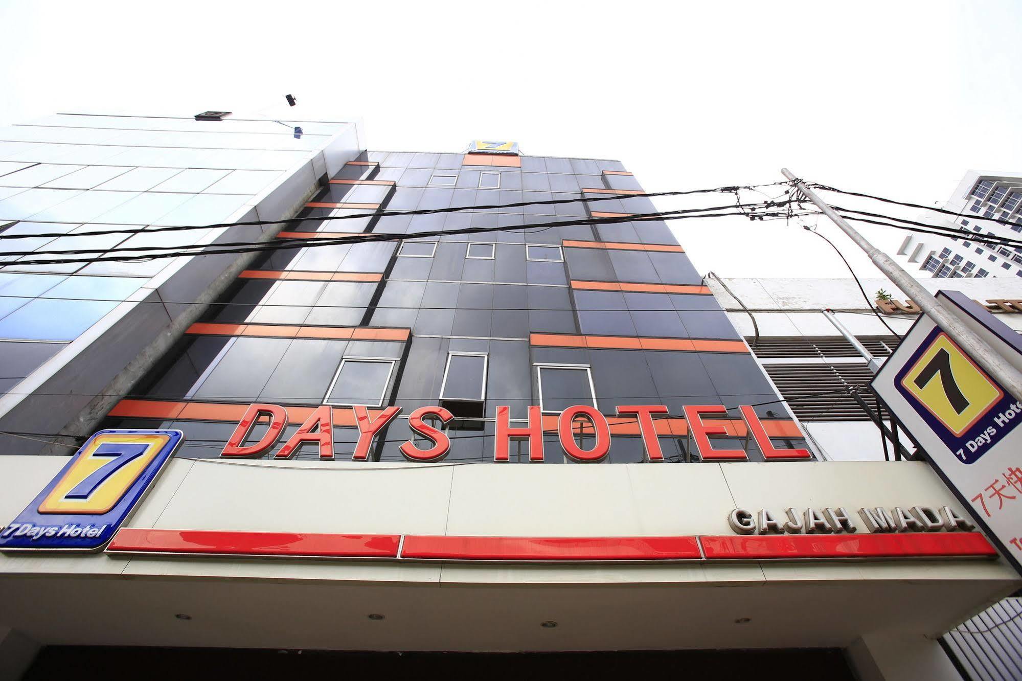 Hotel Reddoorz @ Gajah Mada Jakarta Exterior foto