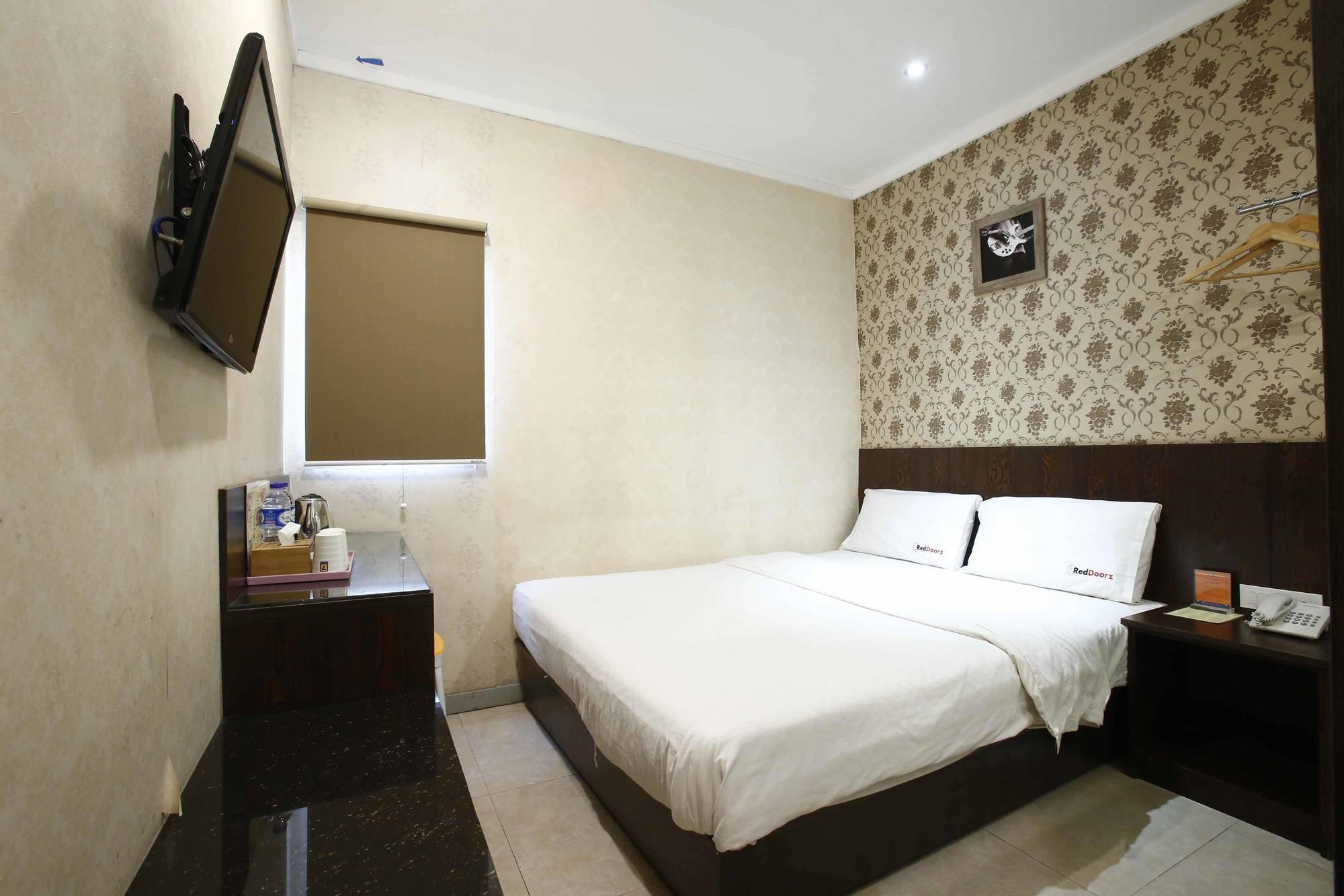 Hotel Reddoorz @ Gajah Mada Jakarta Exterior foto