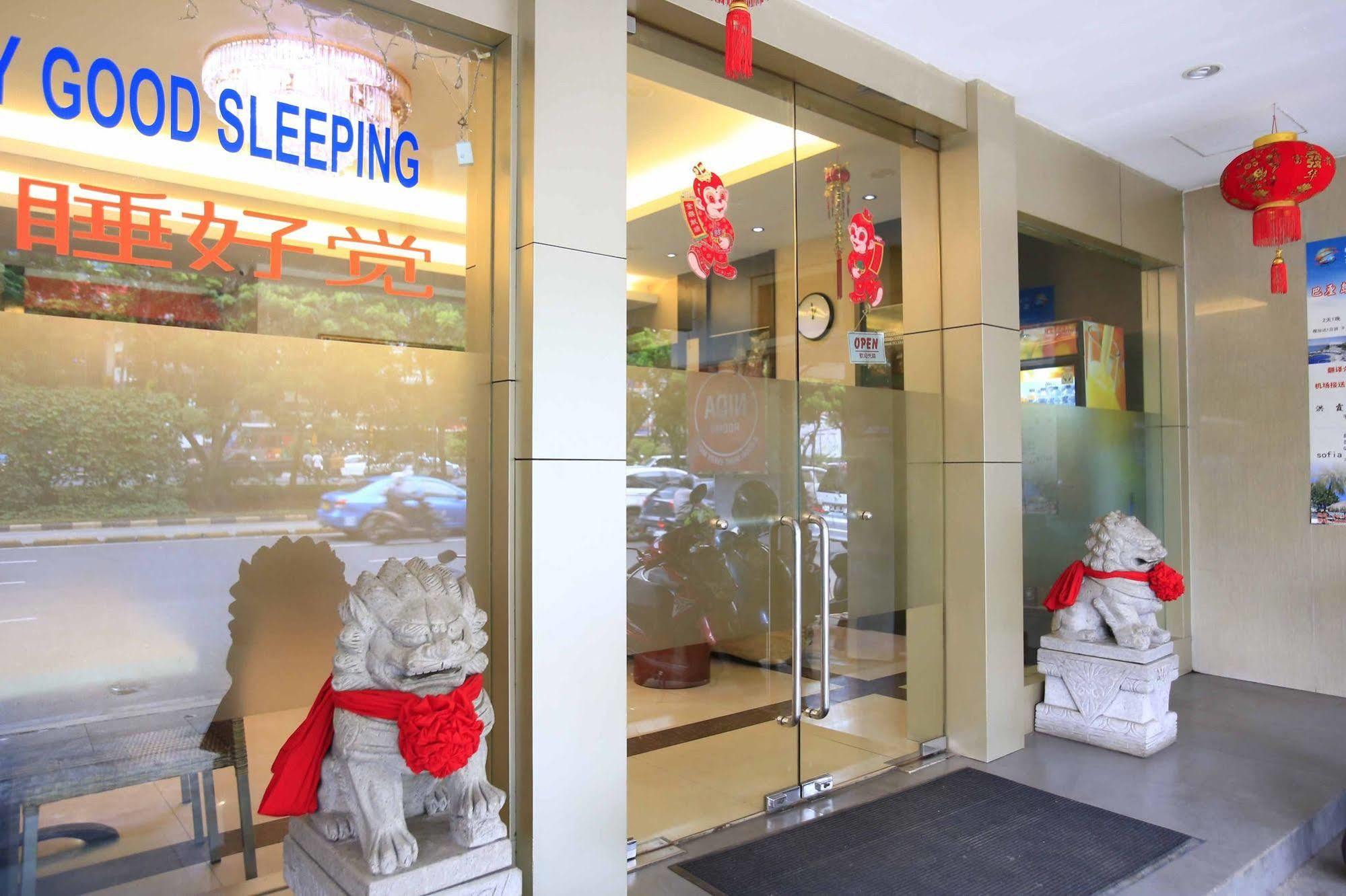 Hotel Reddoorz @ Gajah Mada Jakarta Exterior foto