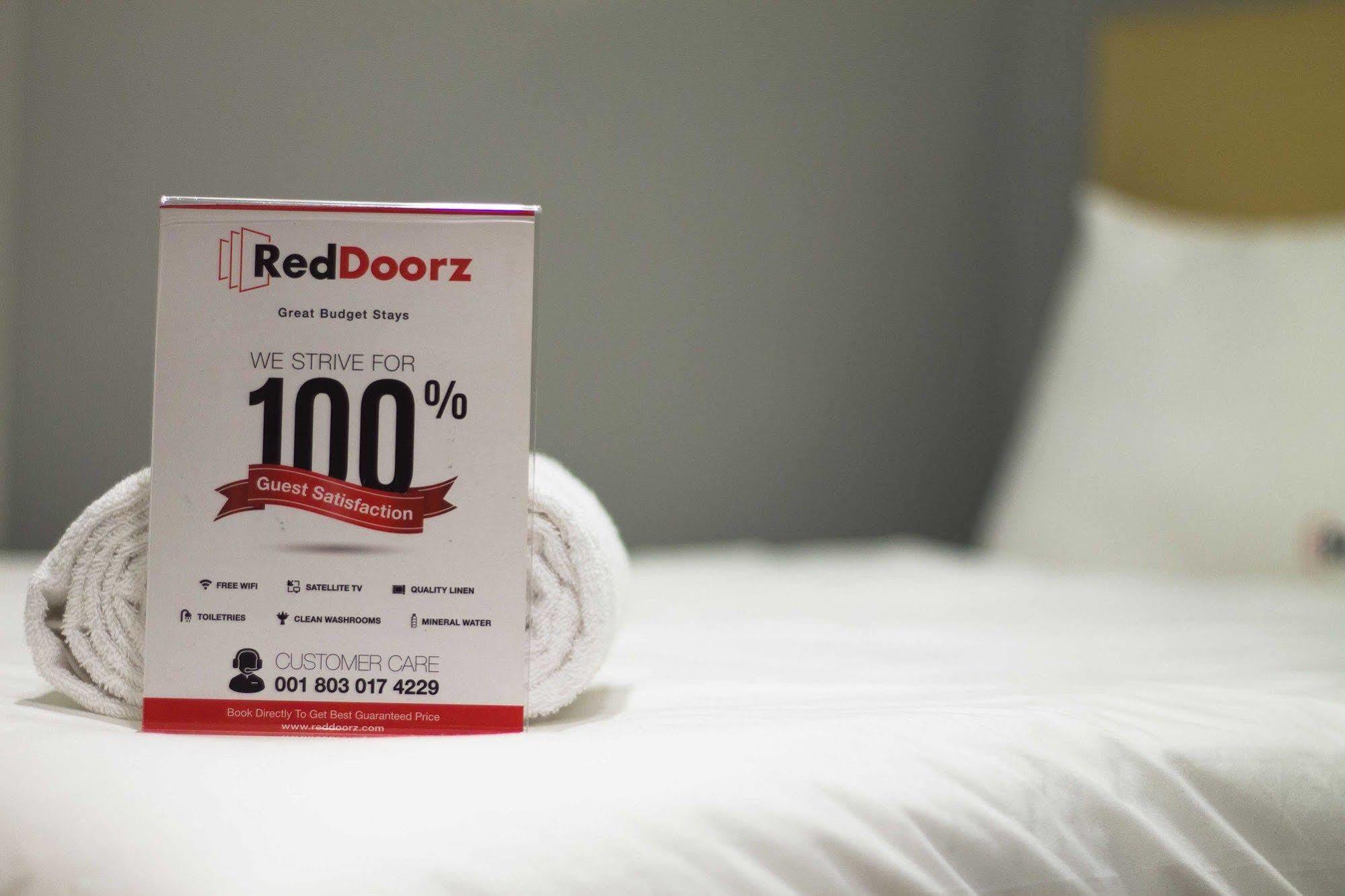 Hotel Reddoorz @ Gajah Mada Jakarta Exterior foto